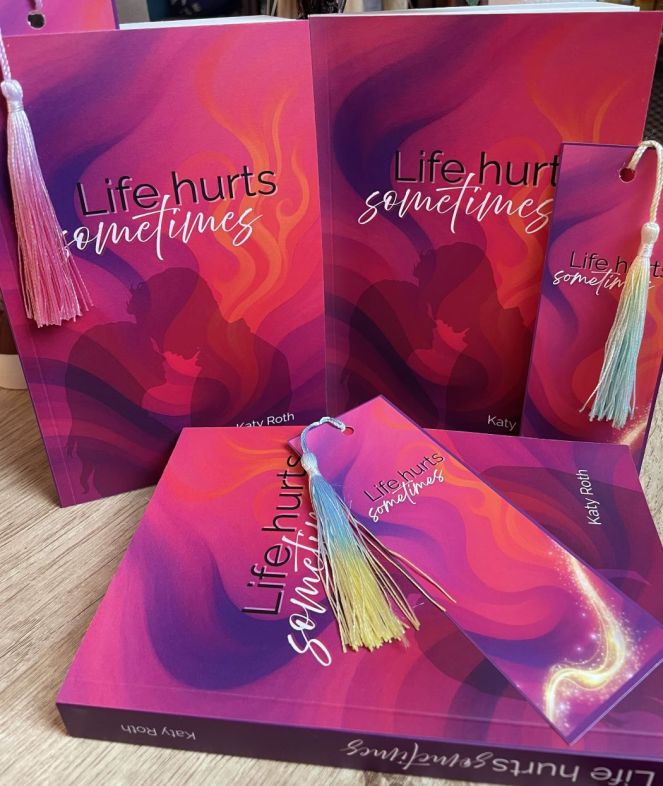 Debütroman: Life hurts sometimes als Taschenbuch